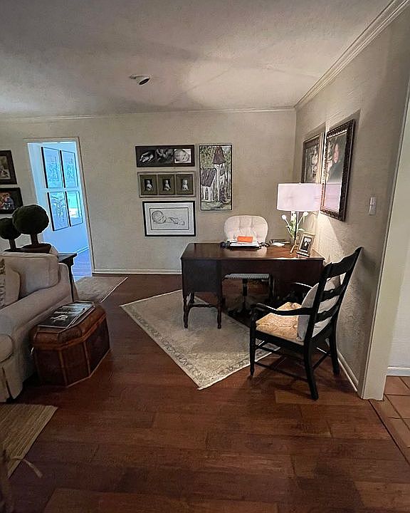 1st image of 604 W Creekwood Dr