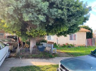 177 Perry Ave, Dinuba, CA 93618
