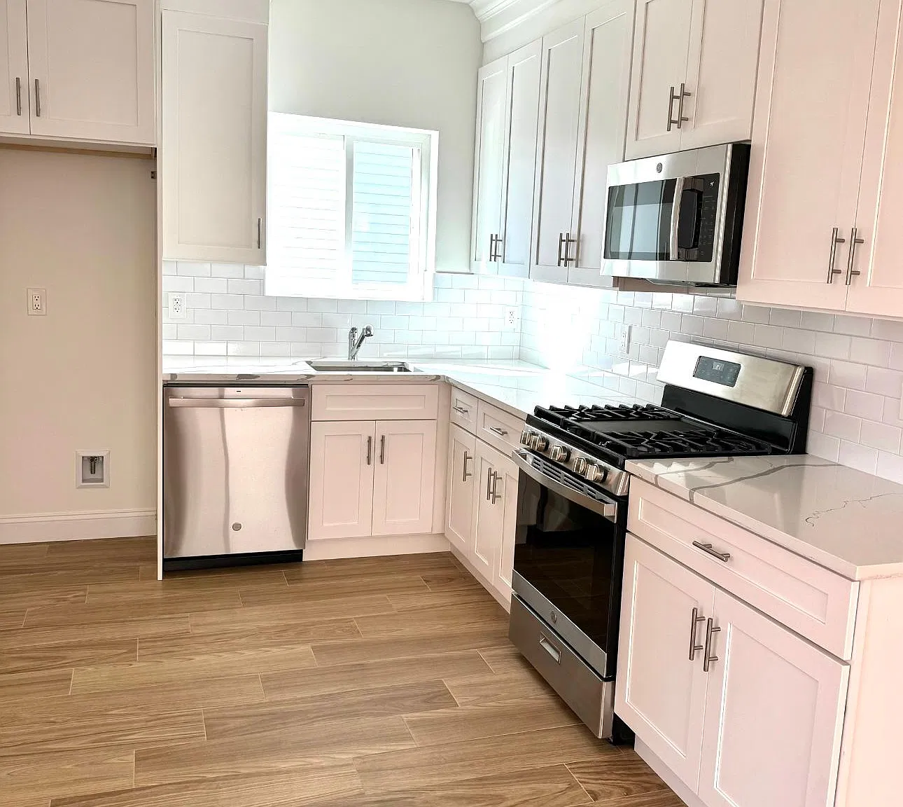 873 Sinclair Ave — Photo 3