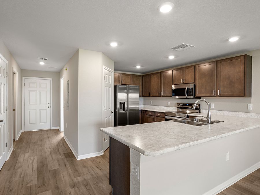 Move-in ready, 3 bedroom, open-layout townhome for sale in Winter Haven, FL