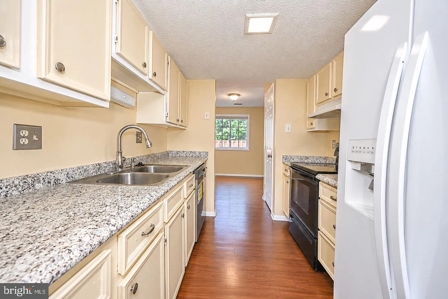 3 bed, 1.5 bath, 1280 sqft, $2,500 — Photo 4