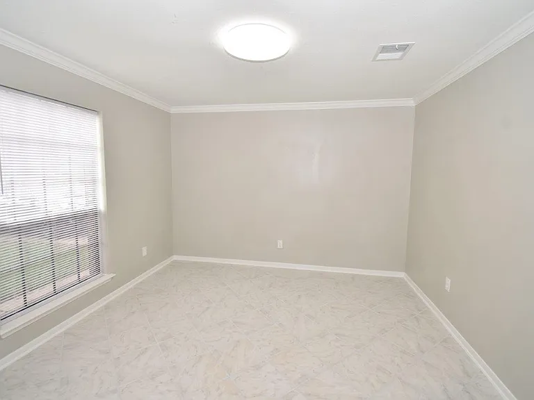 9007 Woodleigh Dr — Photo 2