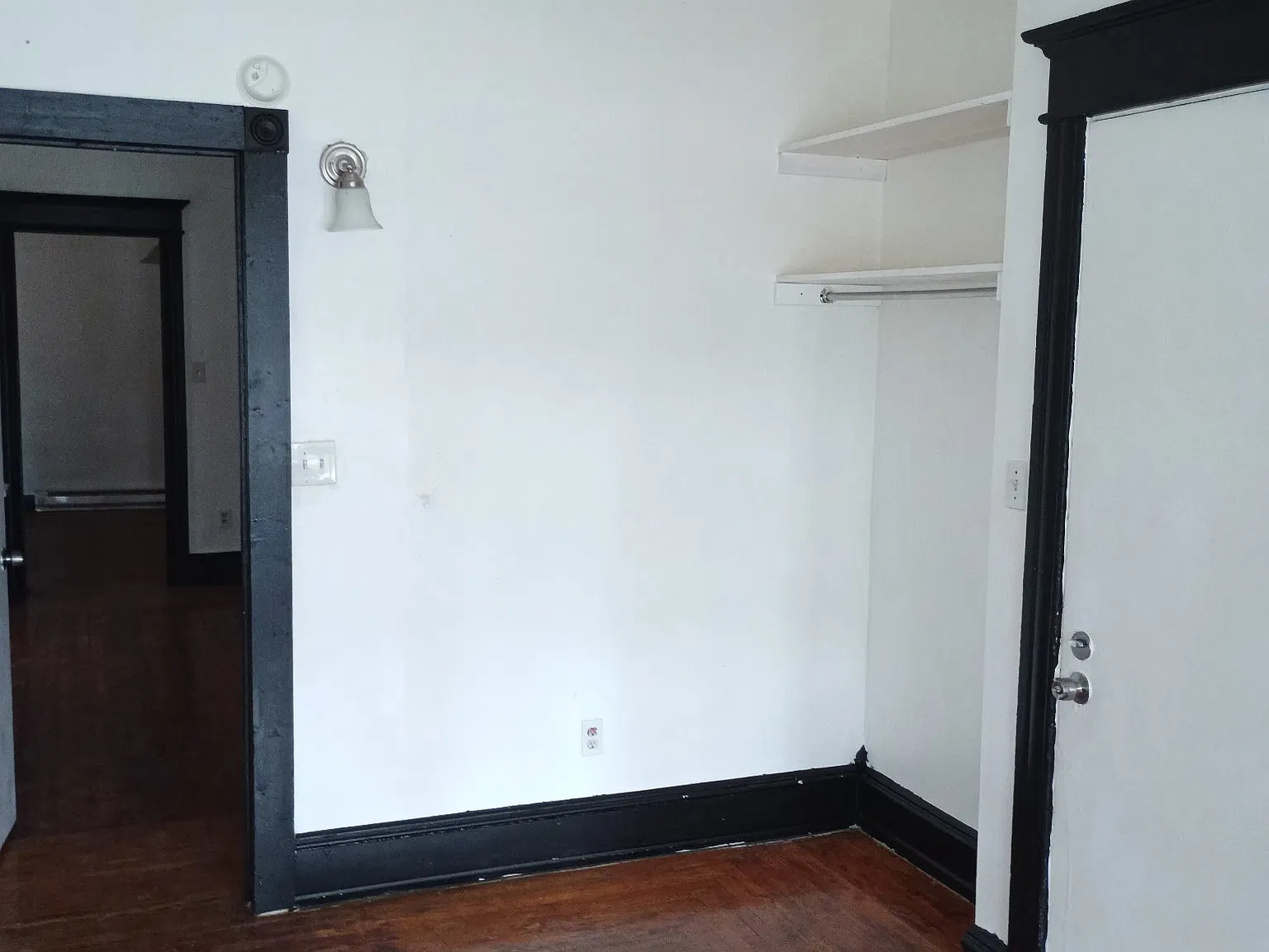 3 bed, 1200 sqft, $1,650 — Photo 2