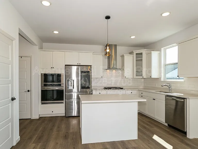 608 Highland Prairie Dr — Photo 6