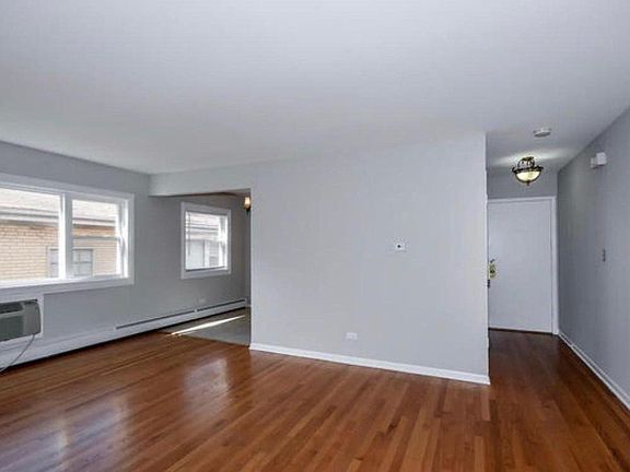 4th image of 3057 N Narragansett Ave APT 7-2W
