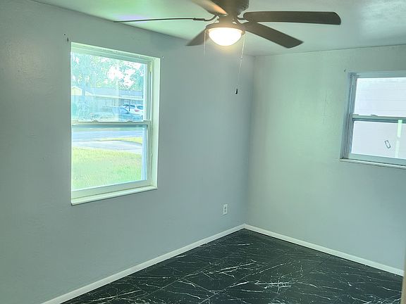3rd image of 4840 Briar Hill Ct