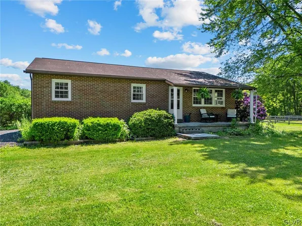 516 Weir Mountain Rd, Gilbert, PA 18331