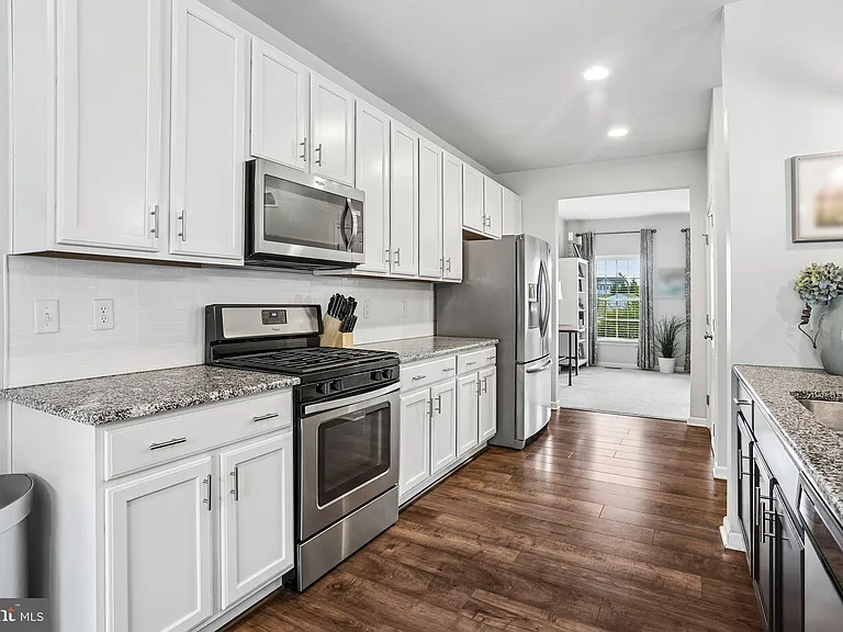 427 Green Meadow Dr — Photo 13