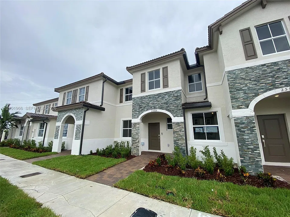 2589 SE 25th Dr