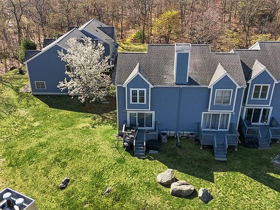 2nd image of 34 Boulderbrook Dr