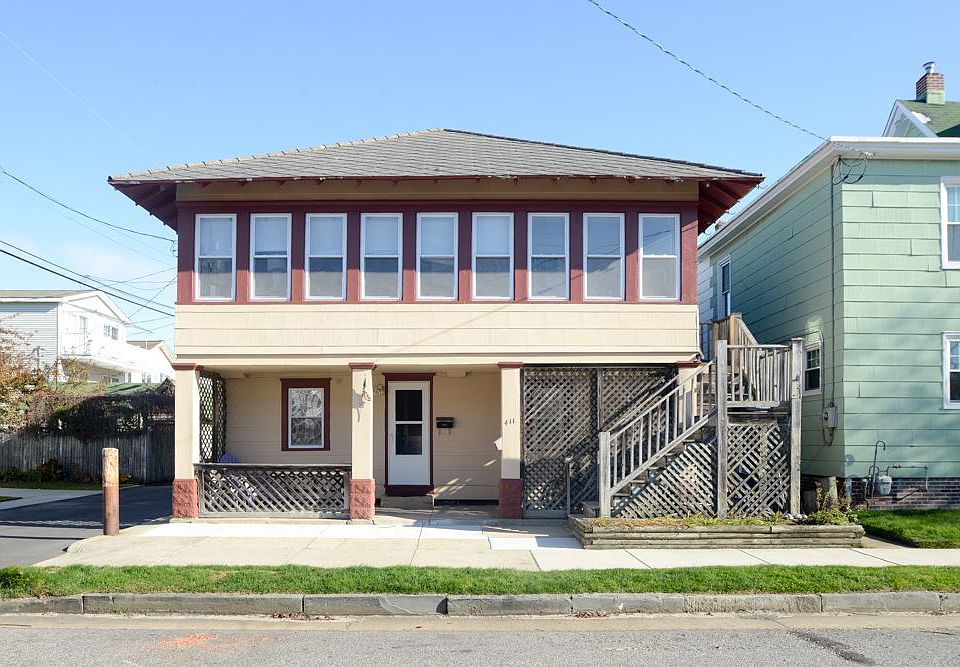 1st image of 411 4th St