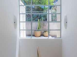 9421 Lloydcrest Dr, Beverly Hills, CA 90210