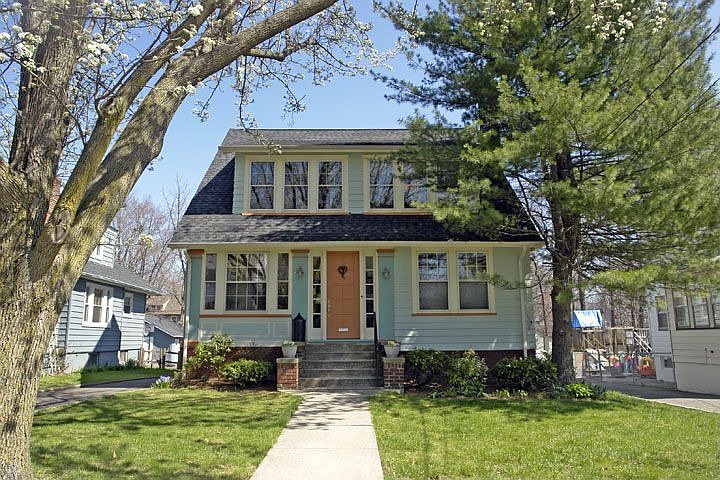 1st image of 107 Plymouth Ave