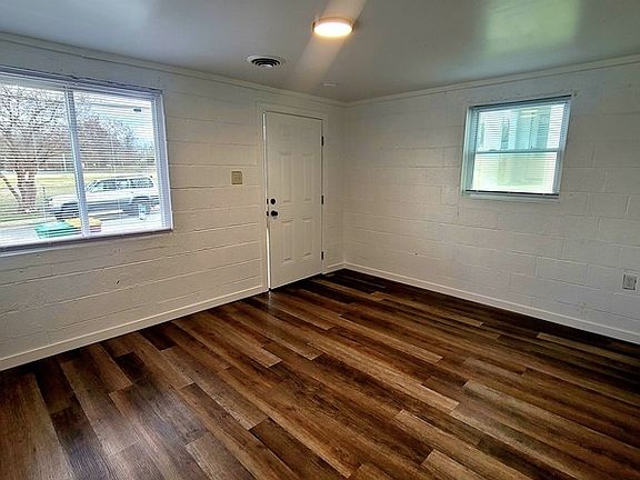 5th image of 118 N Old Church St