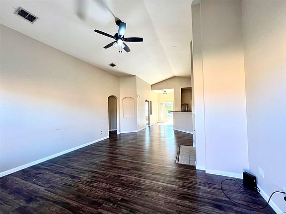 5th image of 1304 Columbus Ln