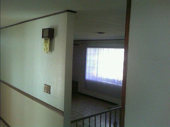 5th image of 801 S Mallard St