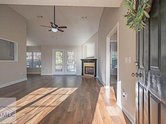 3rd image of 404 Sir Arthur Ct