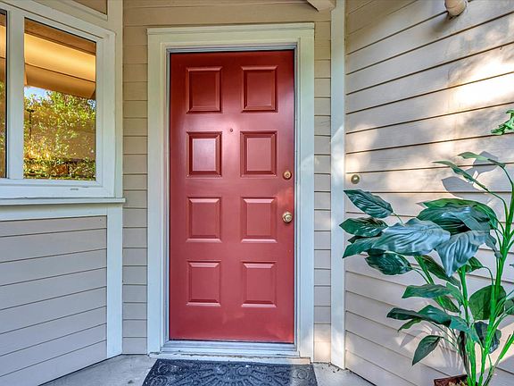 5th image of 1094 Cedar Gables Dr