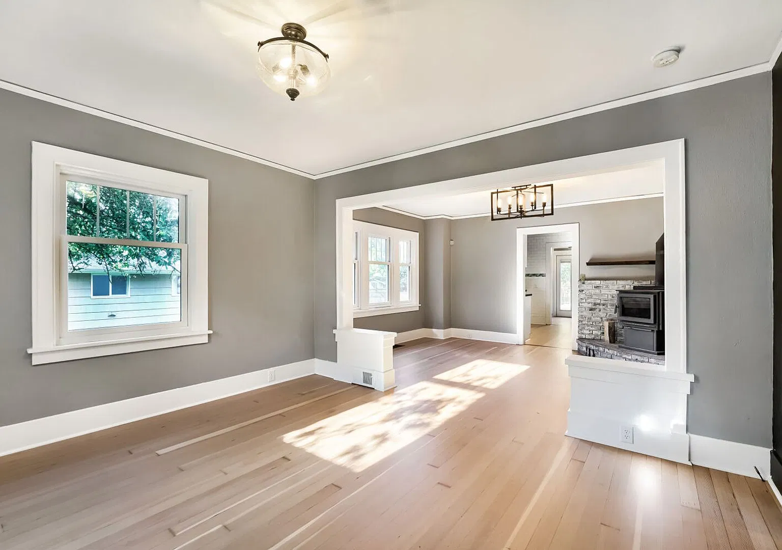 Beautiful 4bed/2bath Home in Historic Downtown Snoqualmie! — Photo 4