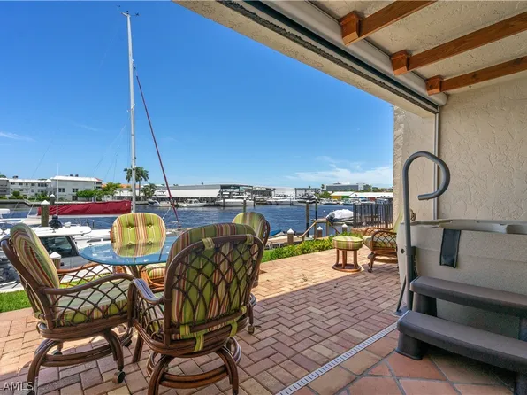 800 River Point Dr APT 213, Naples, FL 34102