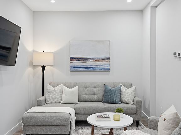4th image of 544 Windermere Rd #2