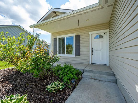 3rd image of 2290 E Knapp Dr