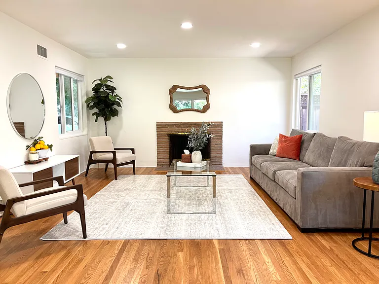1558 Edgewood Dr — Photo 3