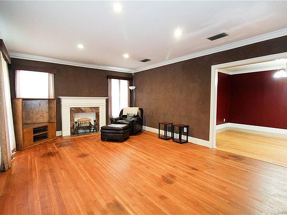2nd image of 140 E Robinson Pl
