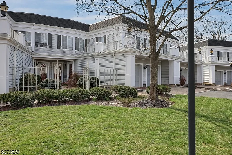 229 Riveredge Dr photo 1