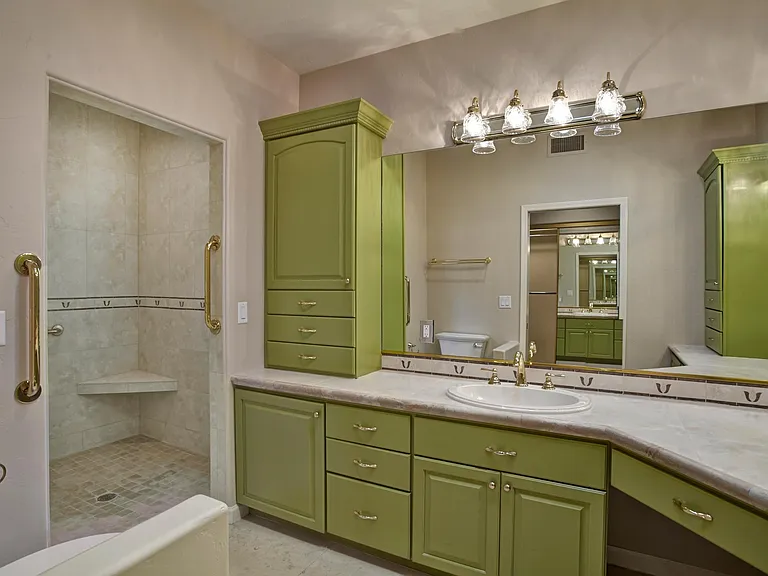 2952 N Saint Augustine Pl — Photo 15