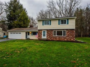 4 Sandle Dr, Fairport, NY 14450