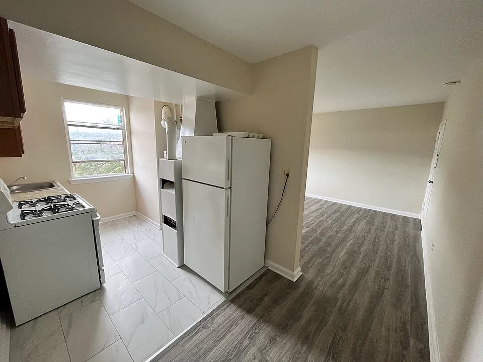811 Barnaby St SE #101