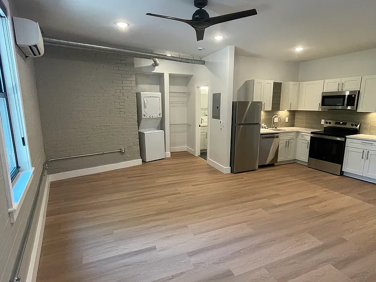 510 W Liberty St #12 — Photo 1