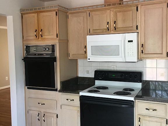 5th image of 1307 Chilton Dr