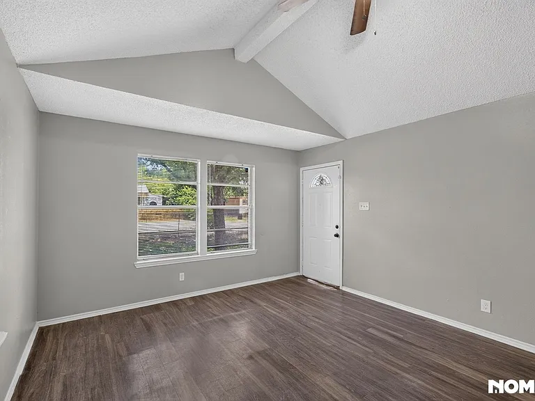 2206 Colima St — Photo 5