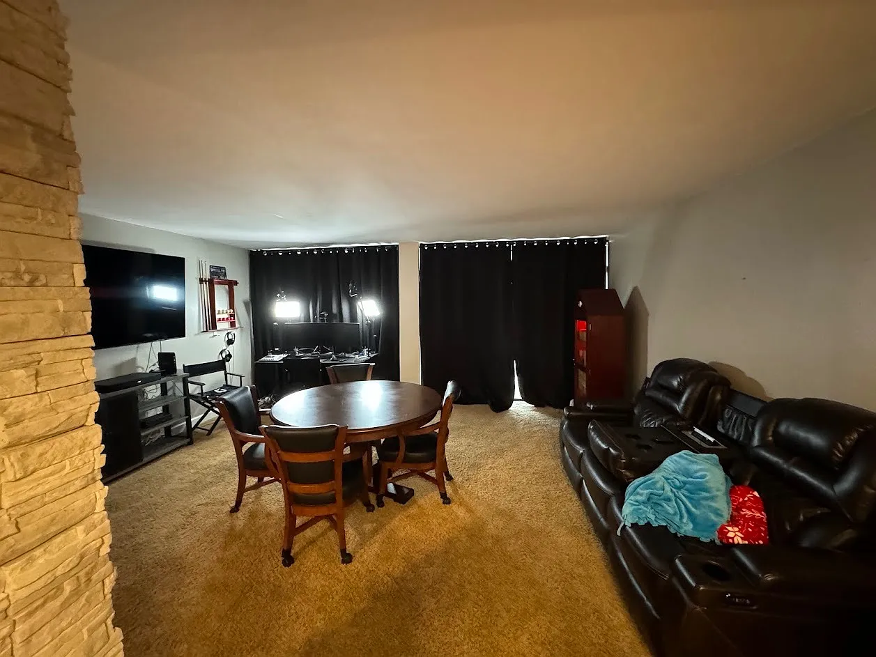 450 W 7th St - 1702 — Photo 3