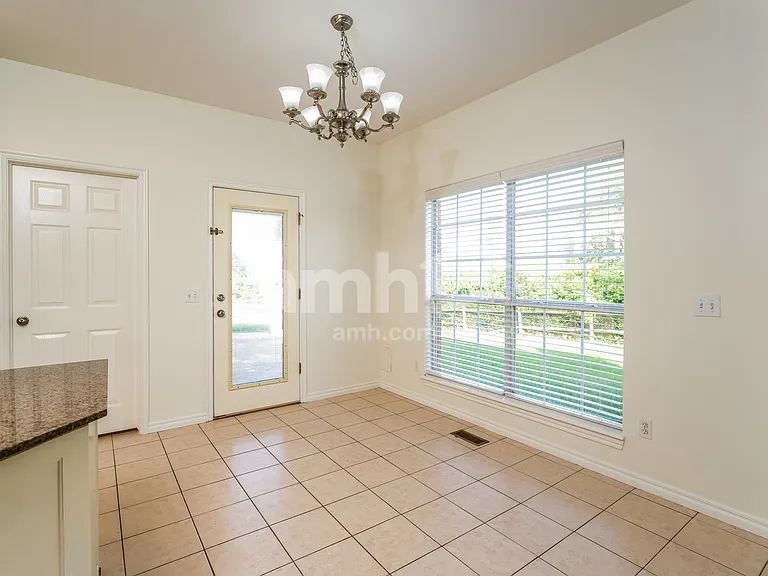 1436 W Plymouth St N — Photo 6