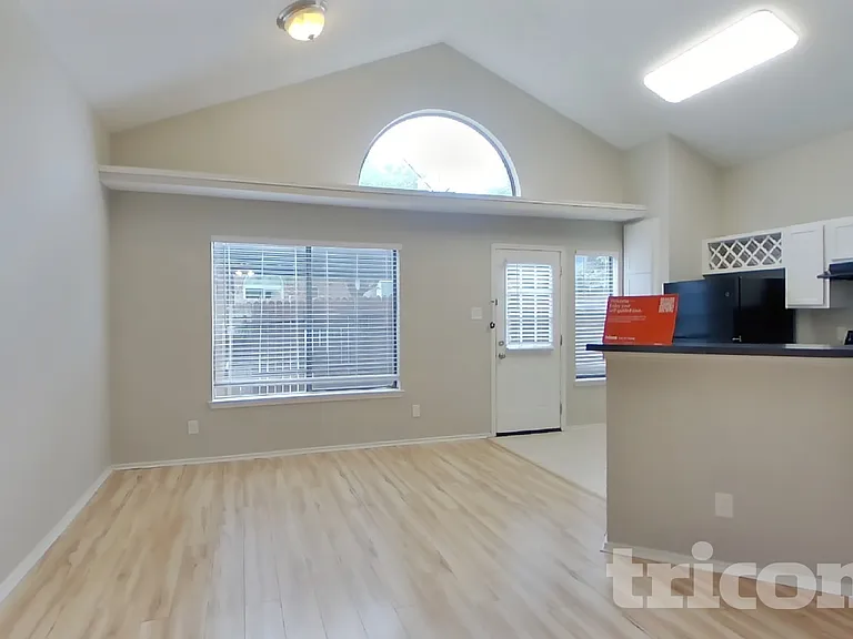 2033 Feather Ln — Photo 4