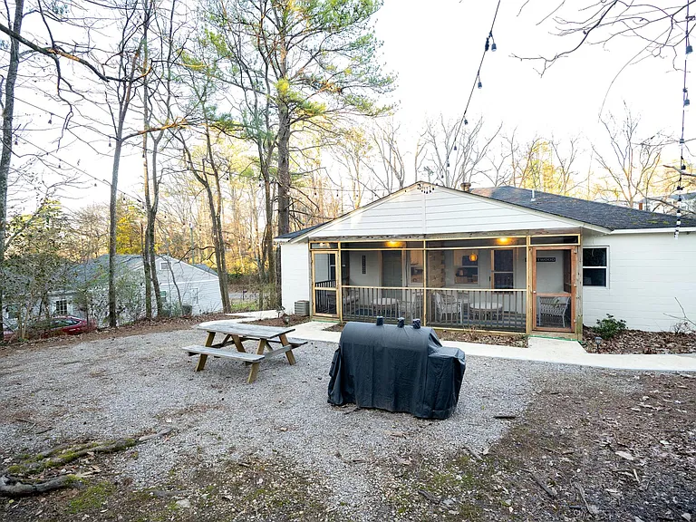 Private Wooded Backyard with new BBQ Grill & Outdoor Dining