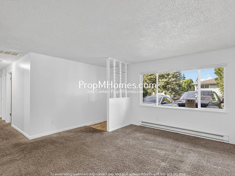 1131 NE 162nd Ave — Photo 2
