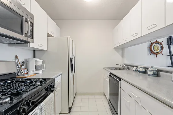 Sold by Corcoran | media 3