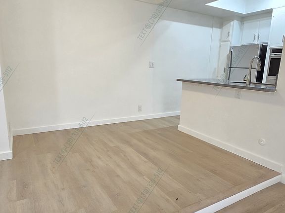 5th image of 810 S Kingsley Dr #107