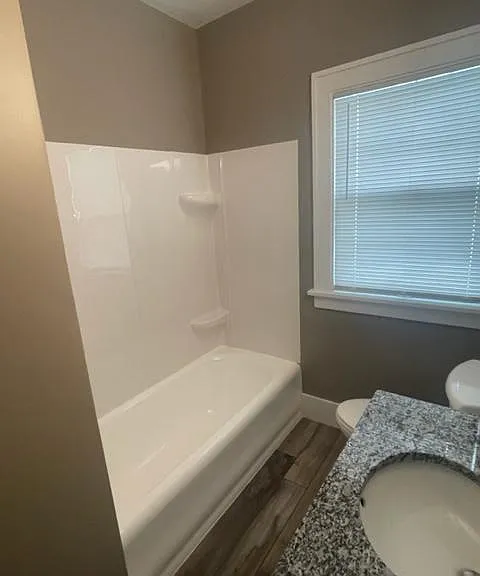 2950 Arlington Ave — Photo 3