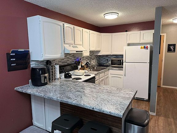 5th image of 228 Woodridge St APT 4
