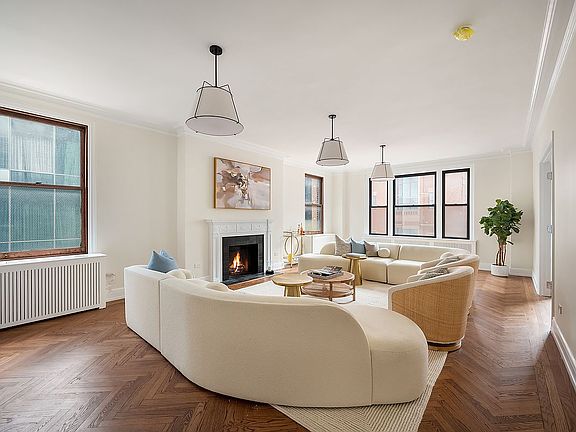 2nd image of 171 W 57th St APT 10C