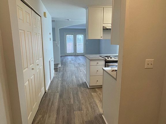 5th image of 473 NE Conifer Blvd