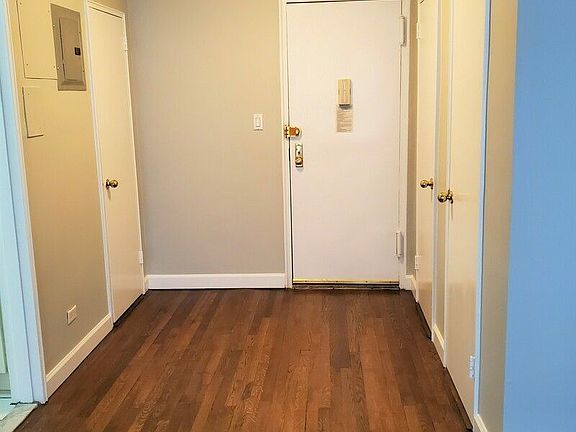 4th image of 30 E 9th St APT 4I