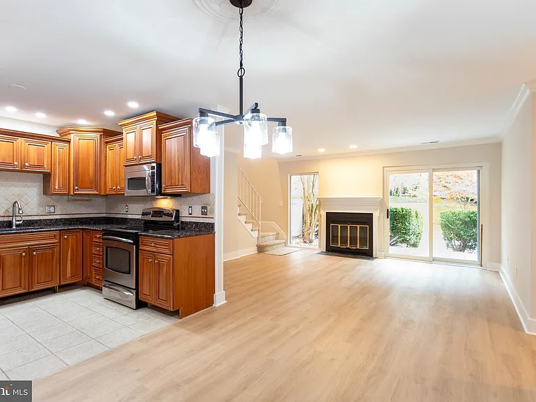 22 Stone Manor Ct #22 — Photo 8