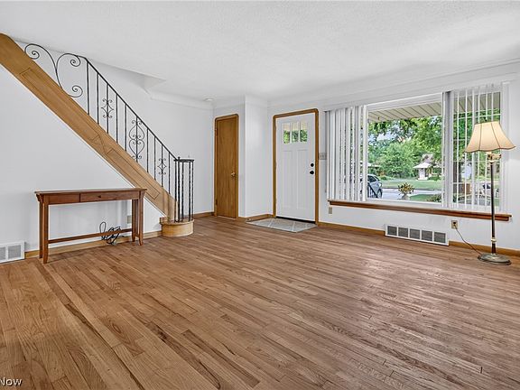 4th image of 4740 Silverdale Rd
