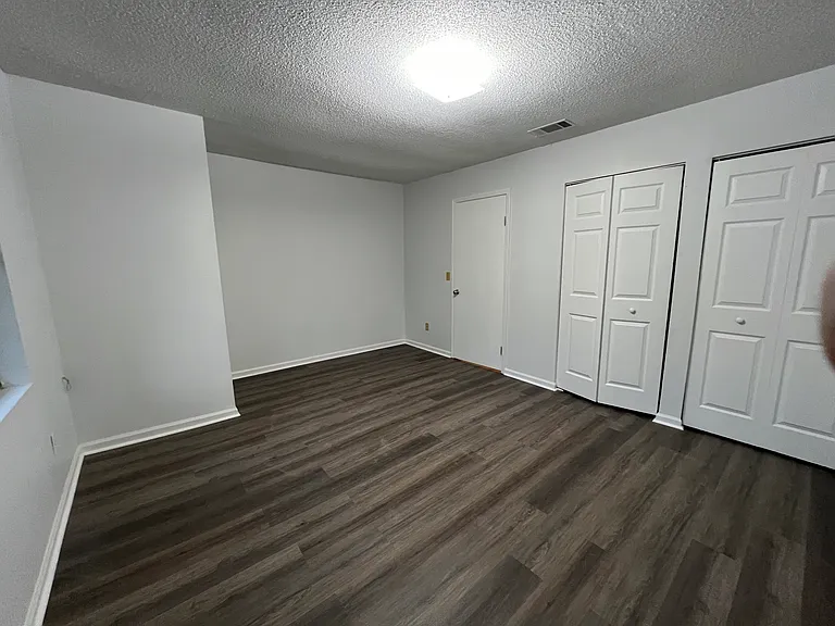 140 Freedom Ct #G — Photo 12